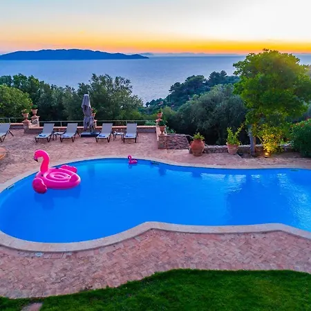 Willa Cala Piccola Sleeps 13 Pool Wifi T763419 *